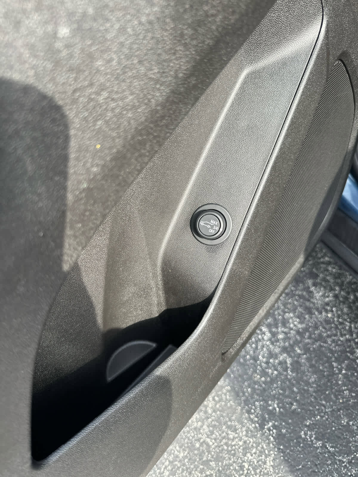Used 2024 Chevrolet Equinox LT w/ LPO, Floor Liner Package FWD image 16