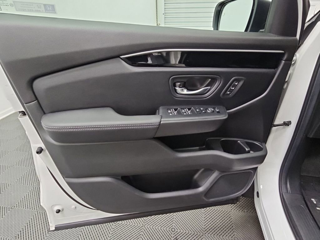 Used 2025 Honda Pilot EX-L image 28