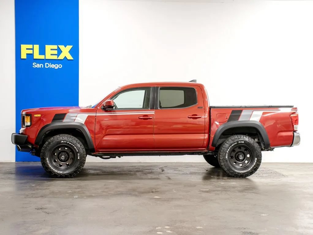 Used 2017 Toyota Tacoma SR5 RWD image 2