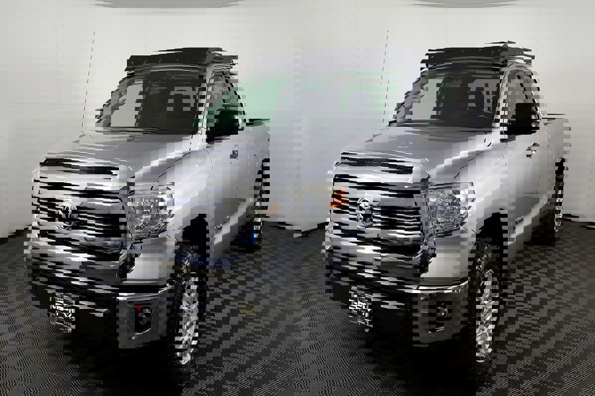 Used 2017 Toyota Tundra SR5 image 1