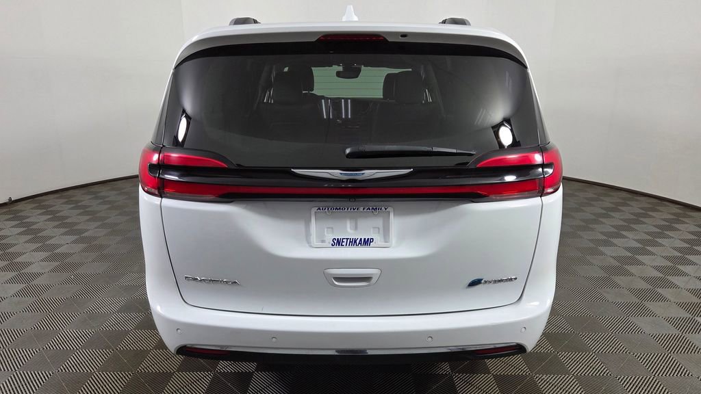 Used 2021 Chrysler Pacifica Touring-L FWD image 7