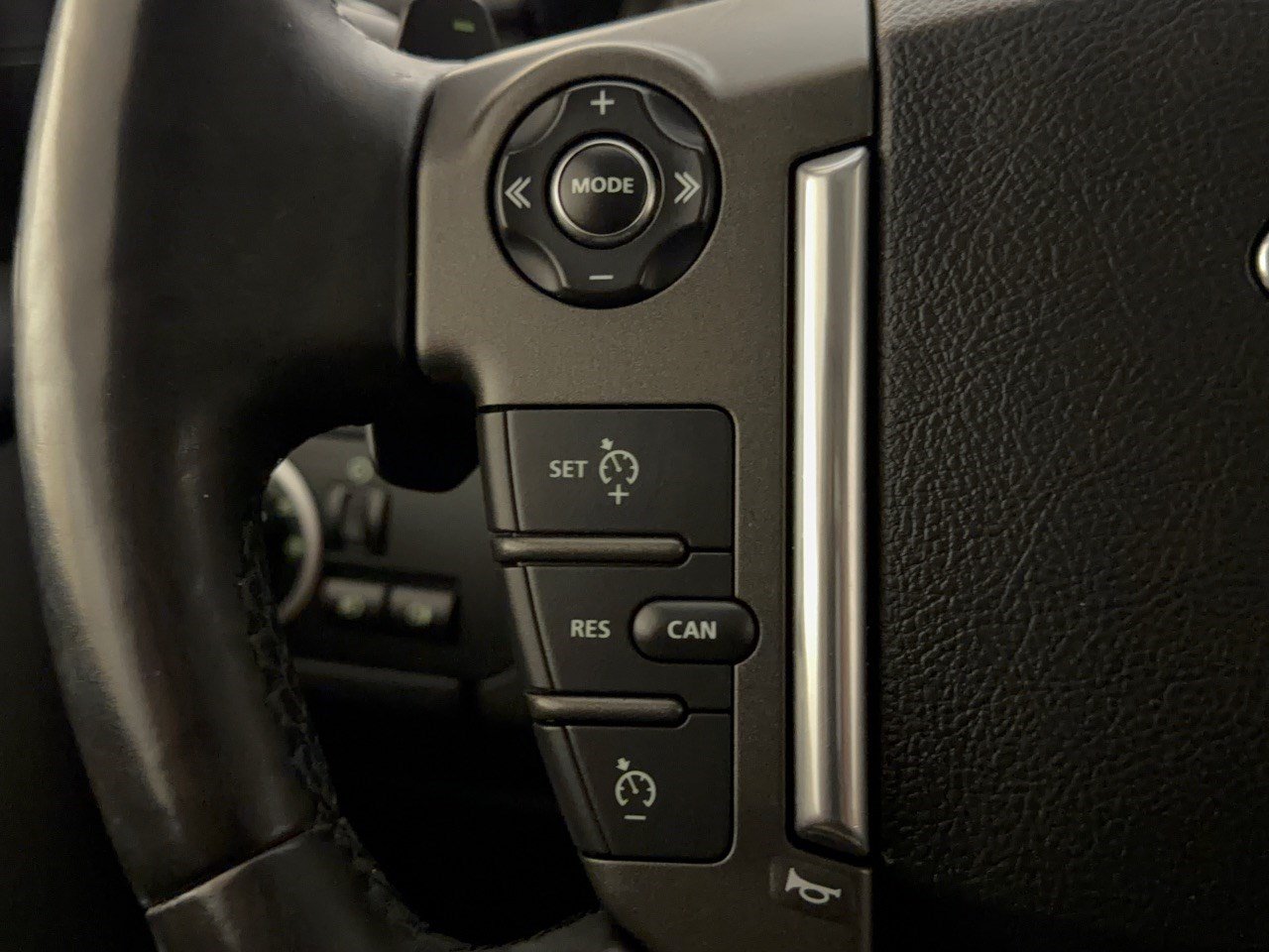 Used 2014 Land Rover LR4 HSE AWD/4WD image 18