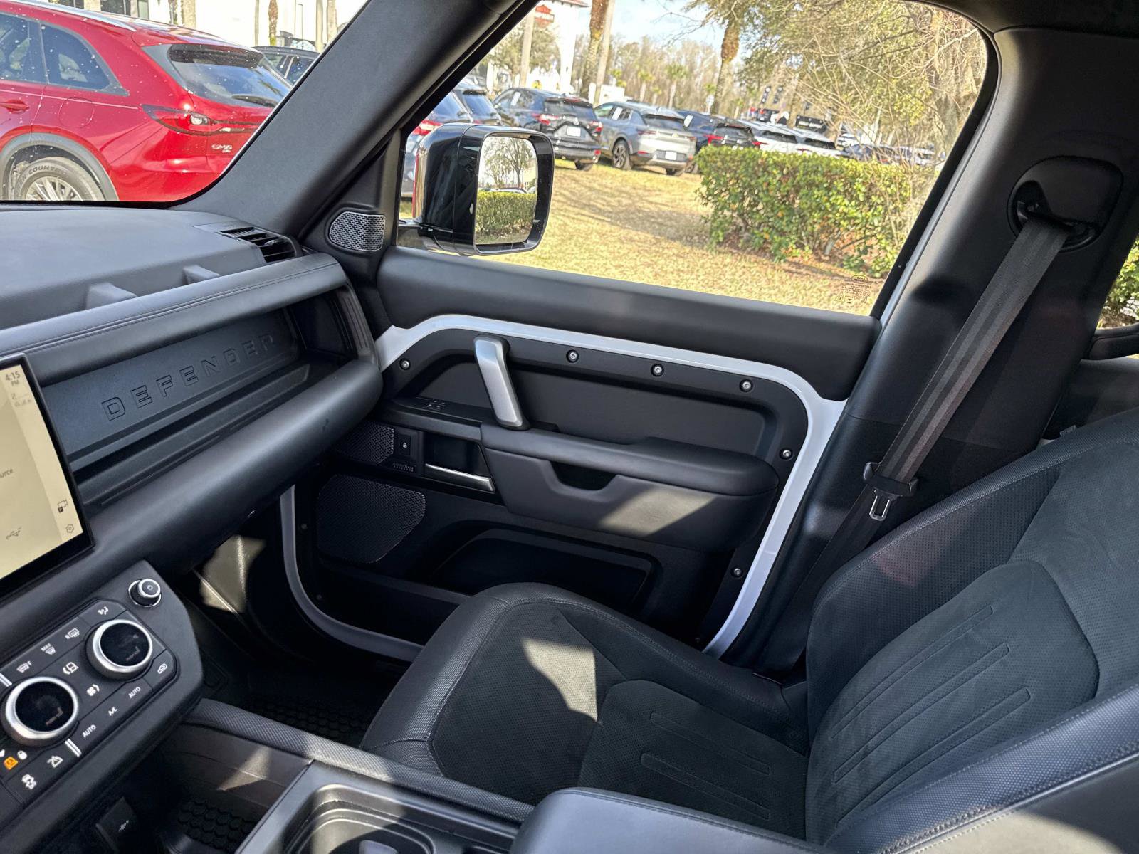 Used 2023 Land Rover Defender 110 V8 image 23