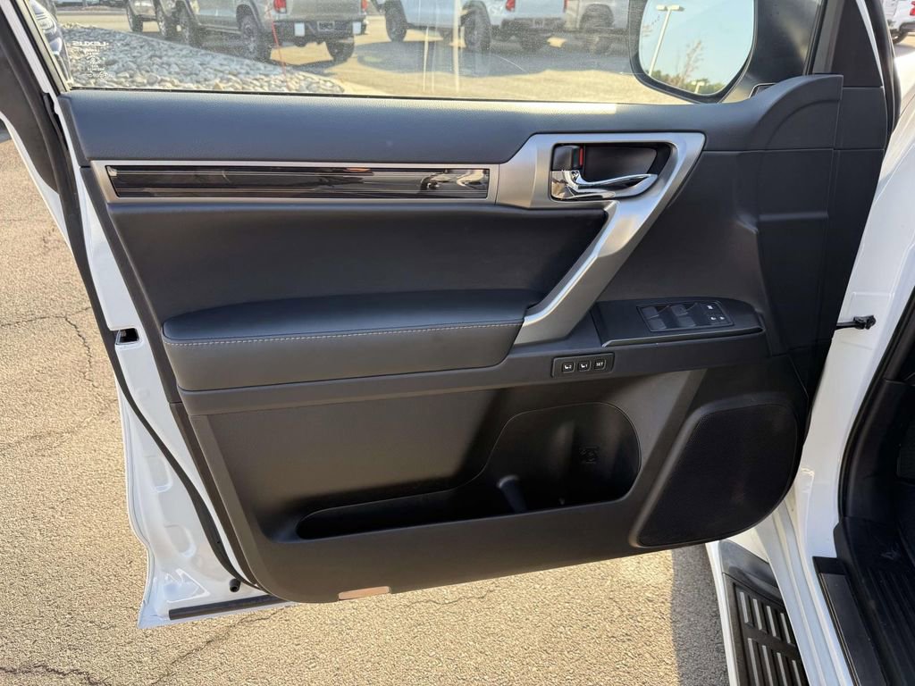 Used 2023 Lexus GX 460 Premium w/ Premium Package image 12