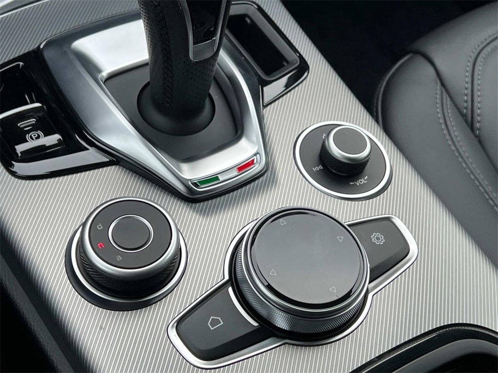 New 2025 Alfa Romeo Stelvio Sprint image 22