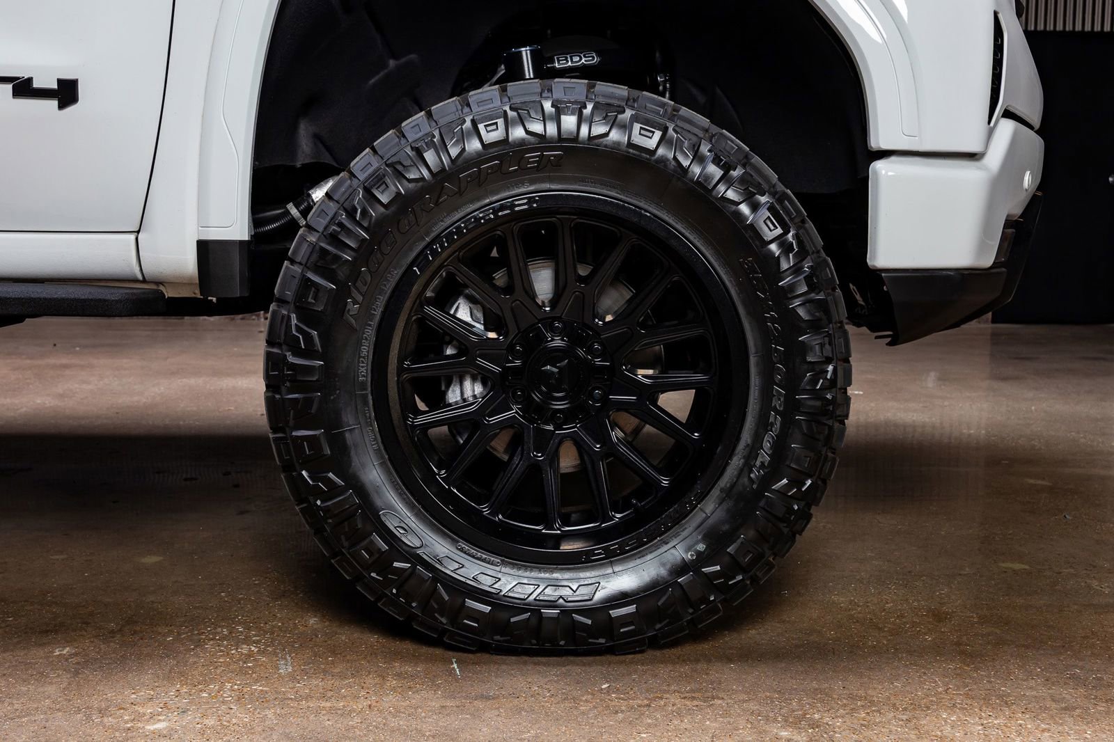 Used 2024 GMC Sierra 1500 AT4 w/ Technology Package image 12