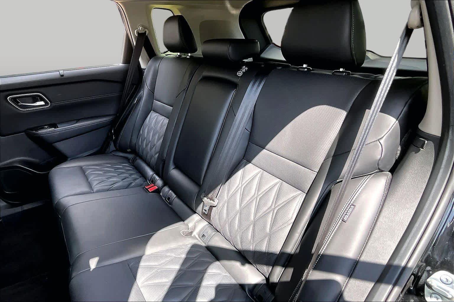 Certified 2025 Nissan Rogue Platinum w/ Platinum Premium Package FWD image 20