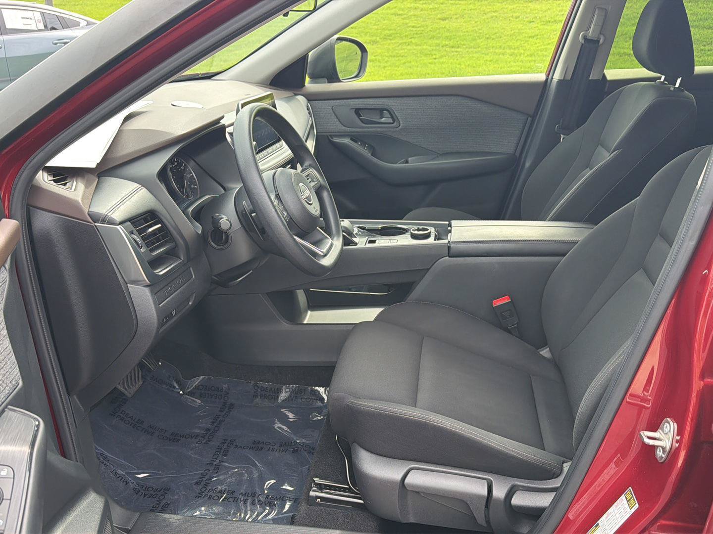 Used 2023 Nissan Rogue S AWD/4WD image 10