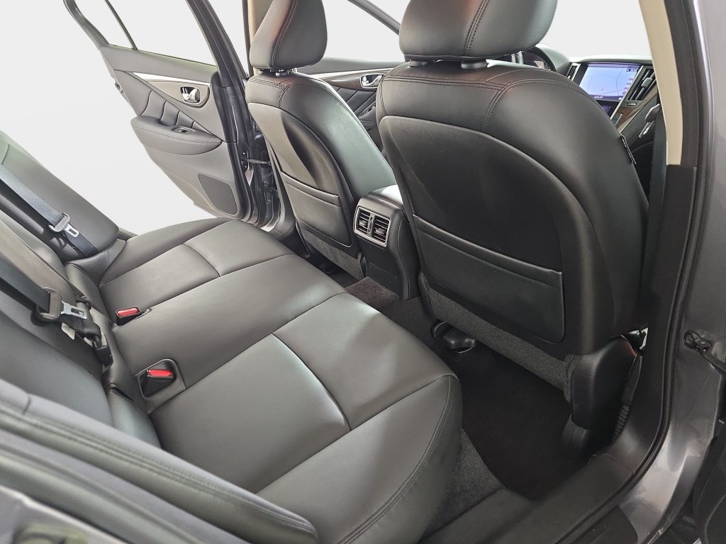 Used 2019 INFINITI Q50 Luxe w/ Essential Package (3.0T Luxe) AWD/4WD image 12