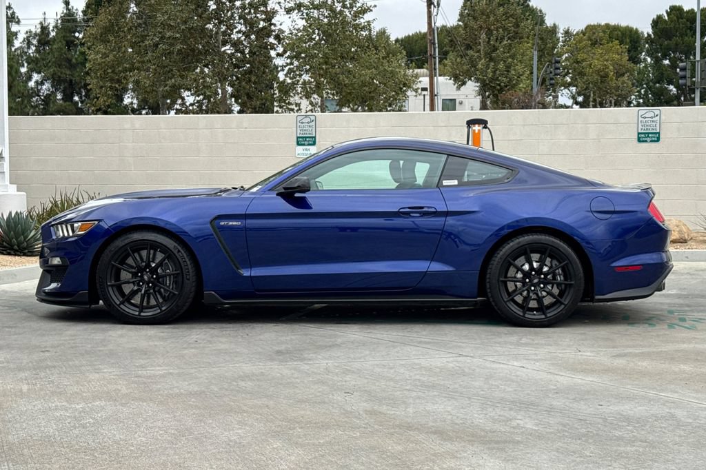Used 2016 Ford Mustang Shelby GT350 w/ Technology Package RWD image 9