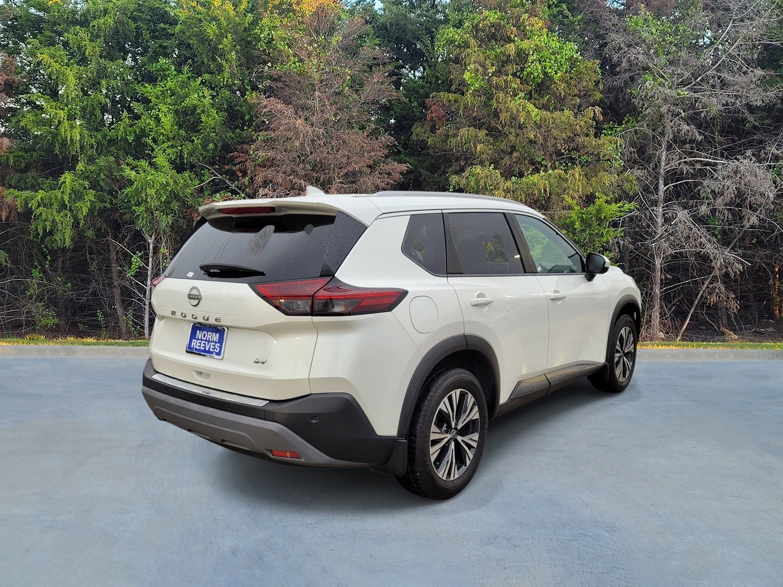 Used 2023 Nissan Rogue SV w/ SV Premium B Package FWD image 17