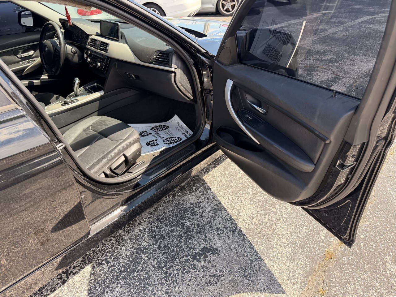 Used 2016 BMW 320i Sedan RWD image 11