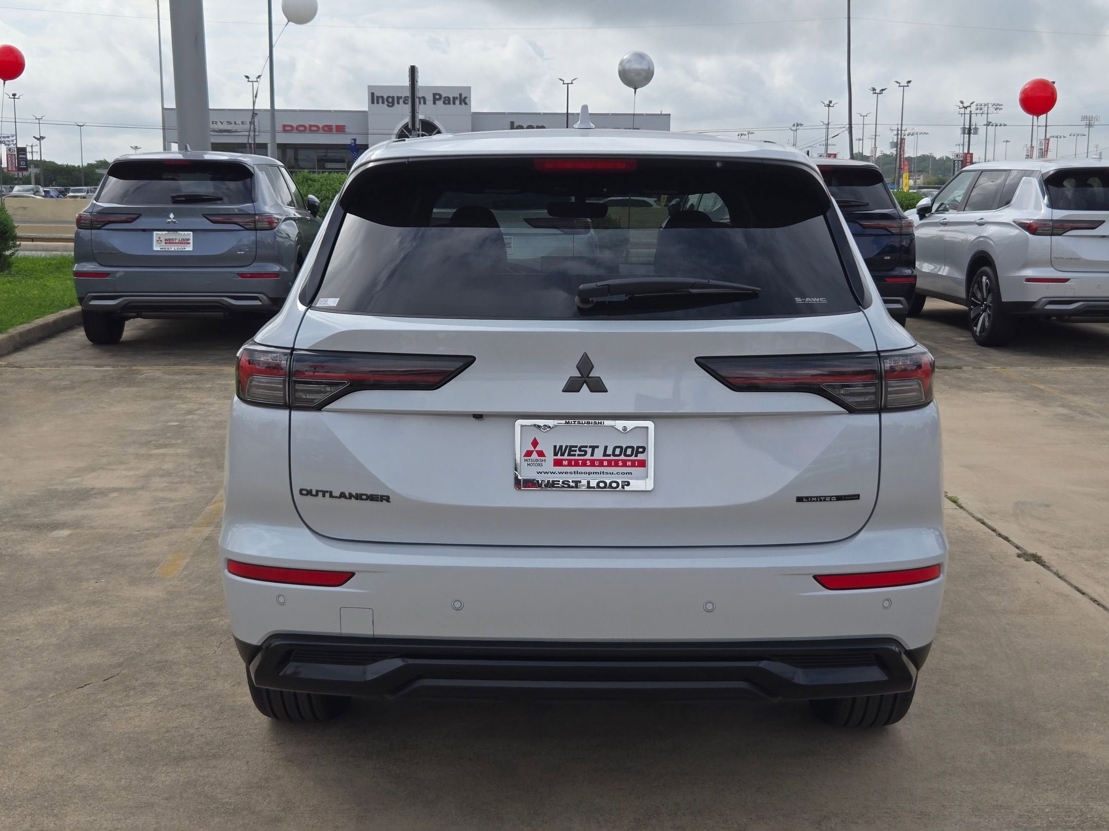 New 2026 Mitsubishi Outlander LE AWD/4WD image 4