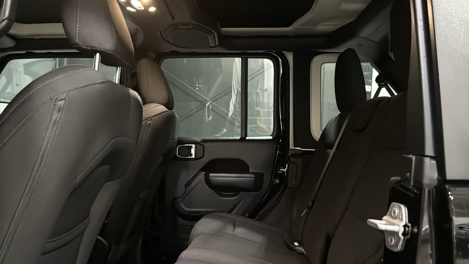 Used 2022 Jeep Wrangler Unlimited Sport AWD/4WD image 25