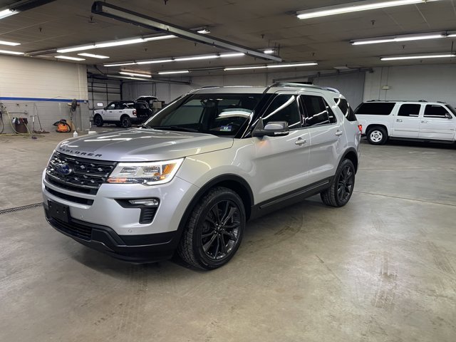 Used 2019 Ford Explorer XLT w/ Equipment Group 202A image 3