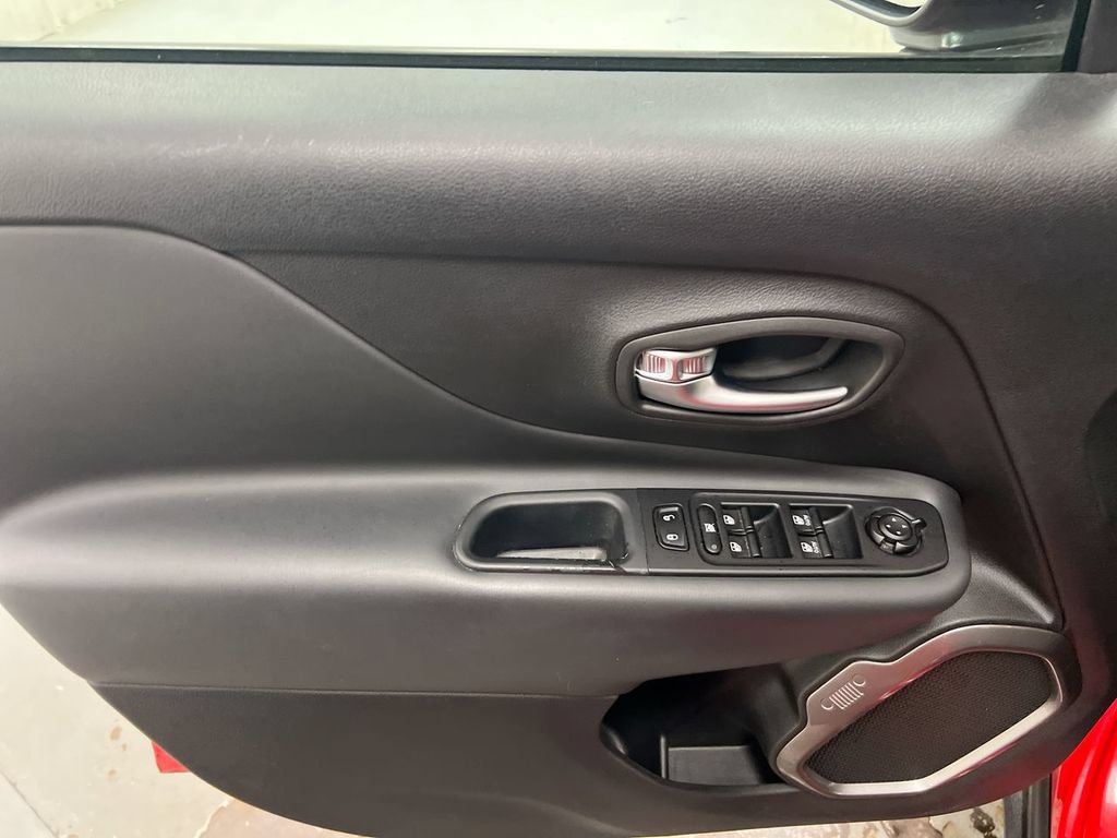 Used 2022 Jeep Renegade Sport w/ Sport Appearance Group AWD/4WD image 21