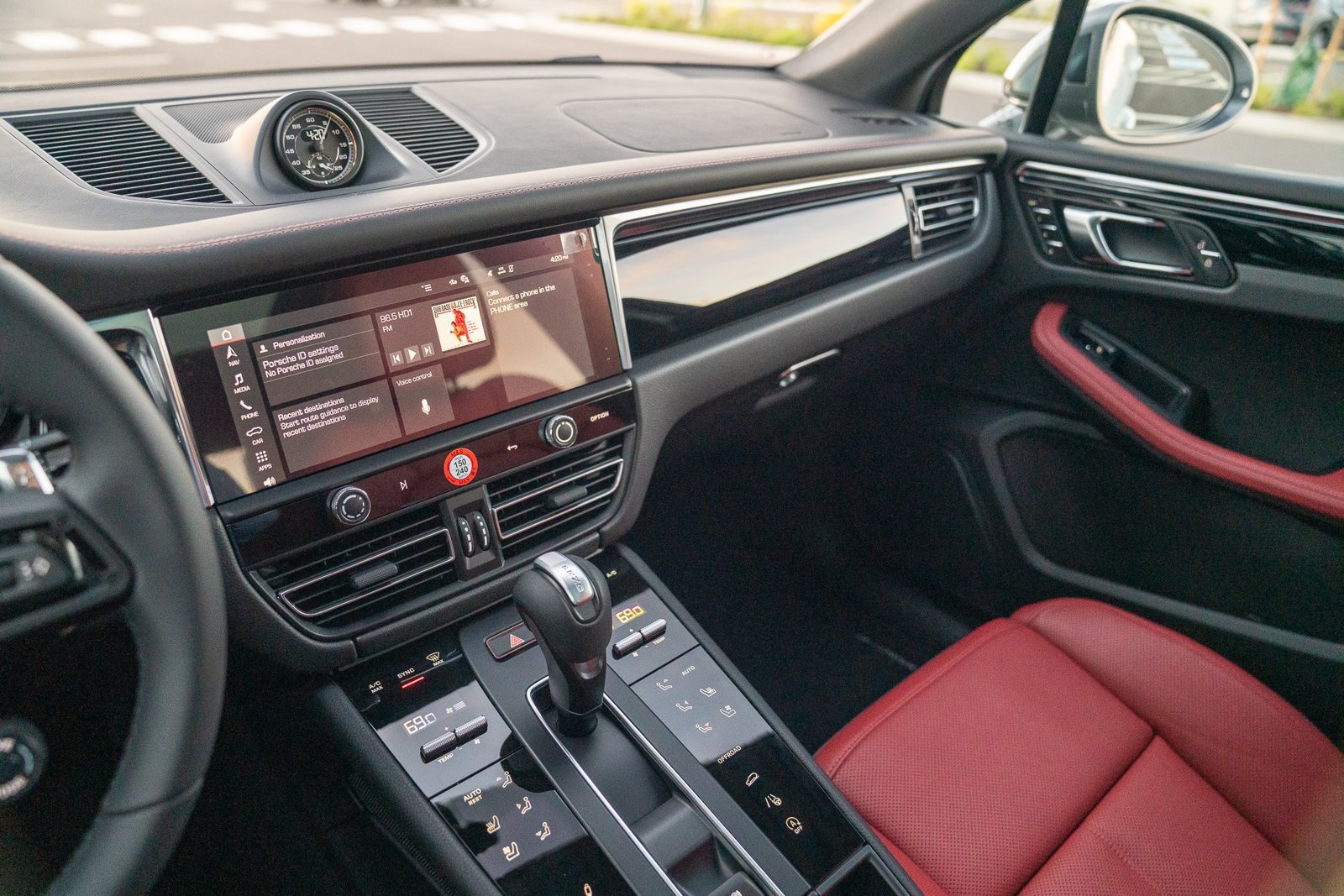 Certified 2026 Porsche Macan Turbo AWD/4WD image 16