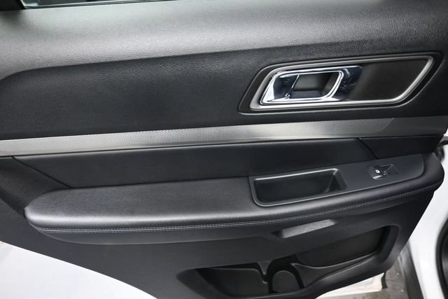 Used 2019 Ford Explorer XLT w/ Equipment Group 202A AWD/4WD image 19