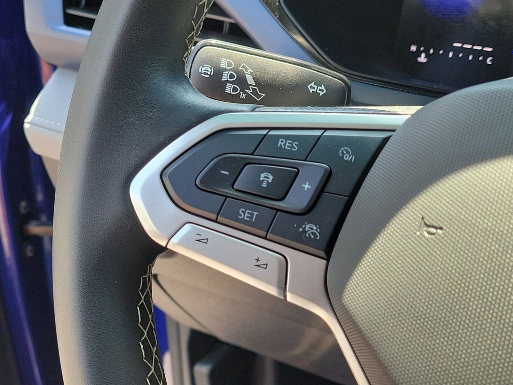Used 2024 Volkswagen Taos SE w/ Panoramic Sunroof Package FWD image 29