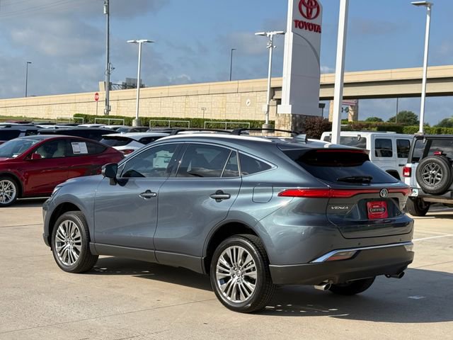 Used 2024 Toyota Venza XLE image 7