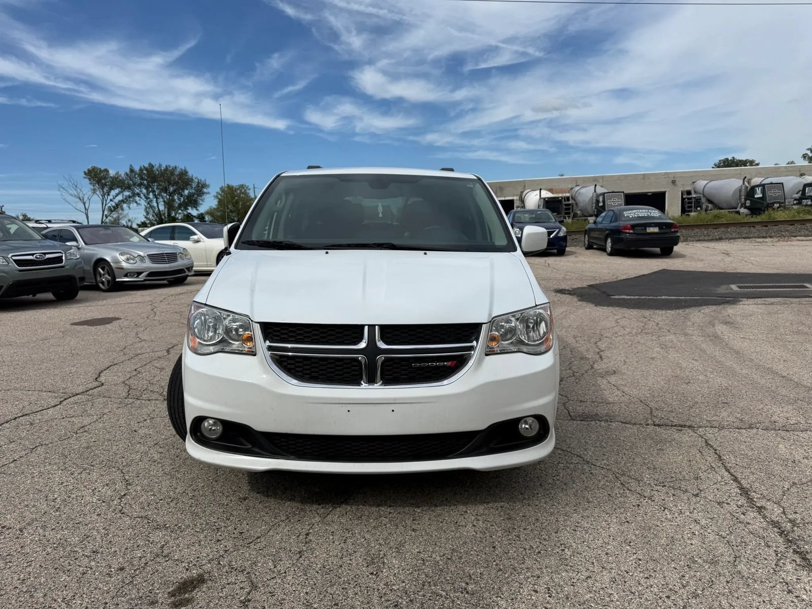 Used 2019 Dodge Grand Caravan Crew FWD image 2
