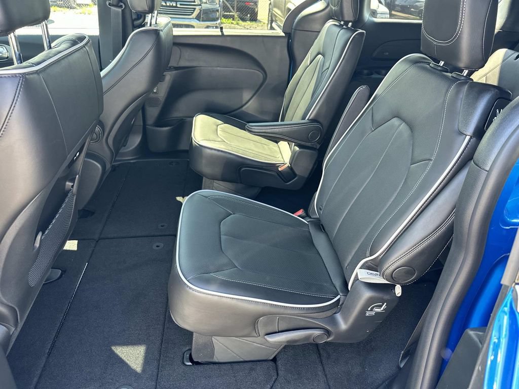 New 2027 Chrysler Pacifica Limited AWD/4WD image 9