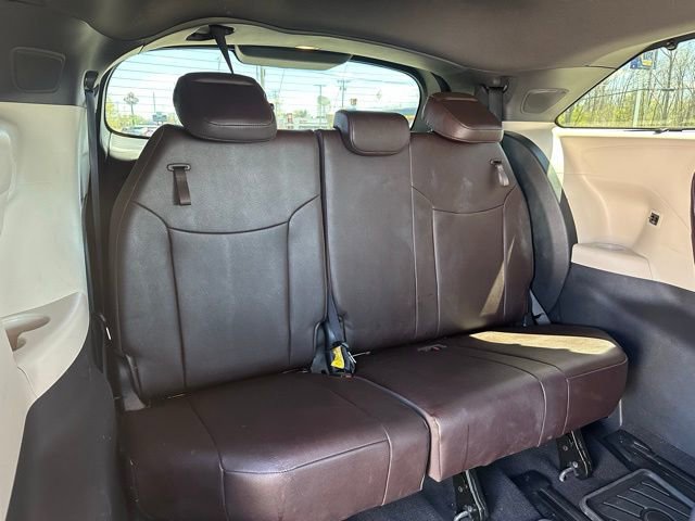 Used 2024 Toyota Sienna Platinum AWD/4WD image 13