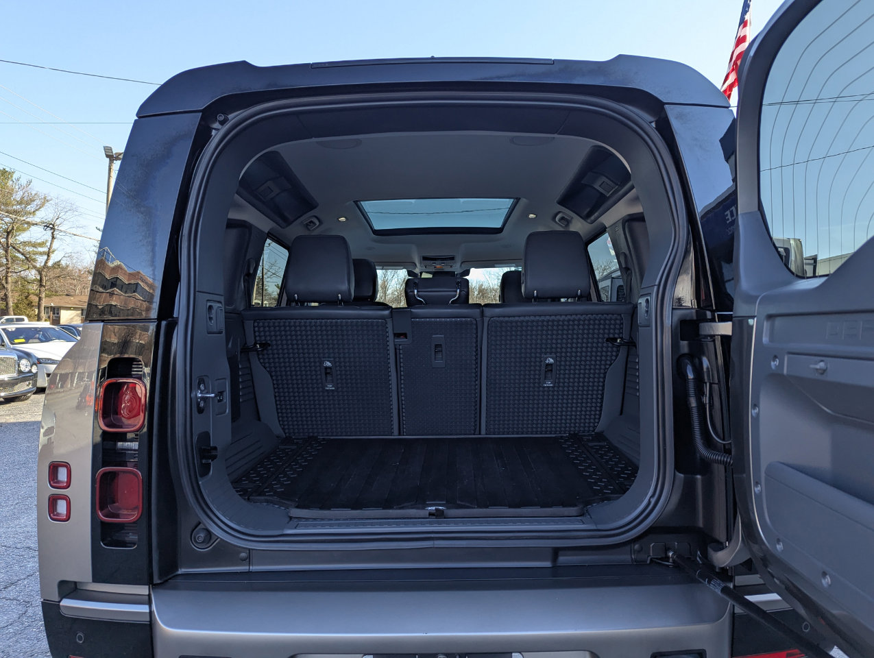 Used 2023 Land Rover Defender 110 X-Dynamic SE image 50