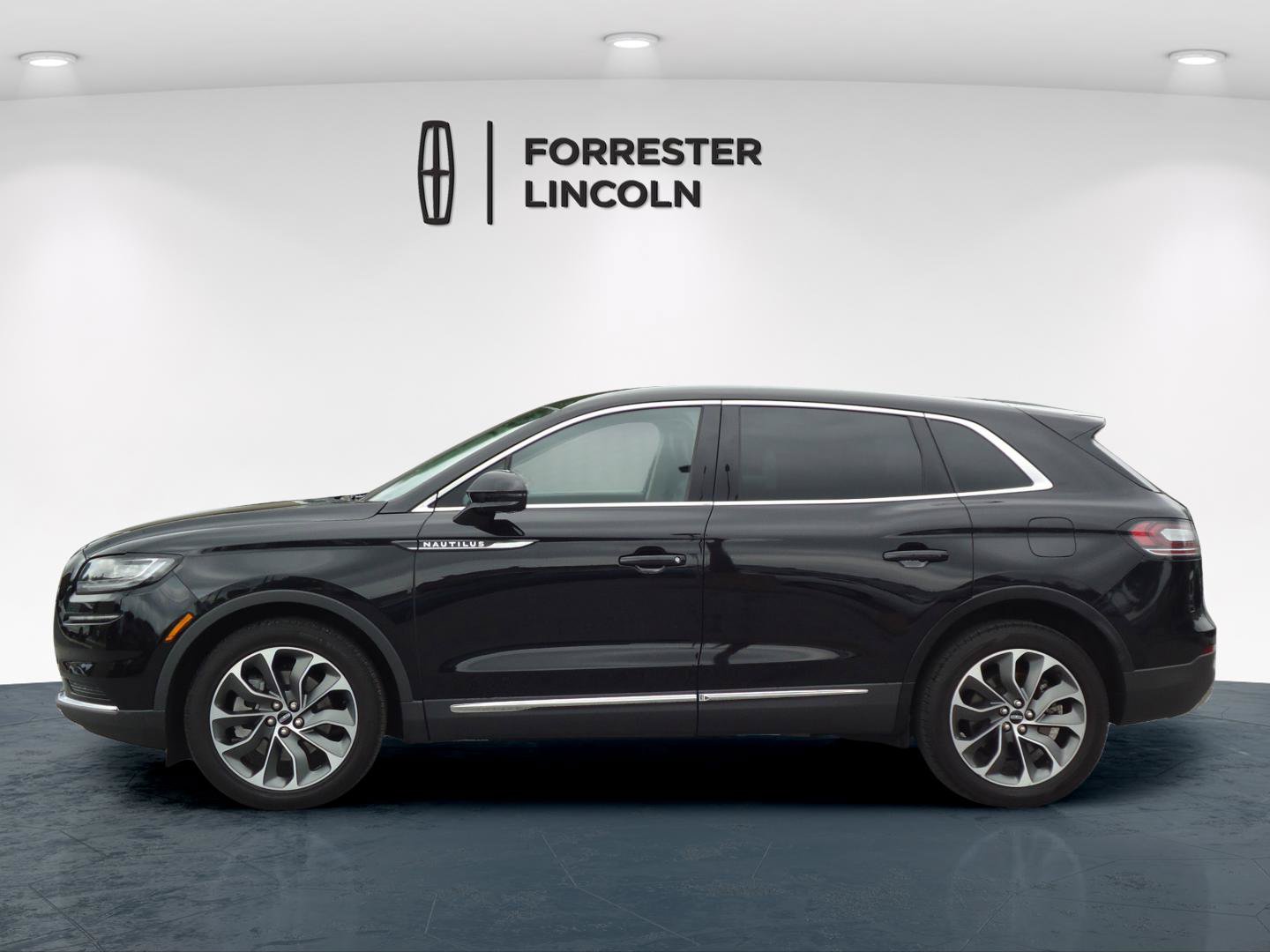 Used 2023 Lincoln Nautilus Reserve w/ Class II Trailer Tow Package AWD/4WD image 6
