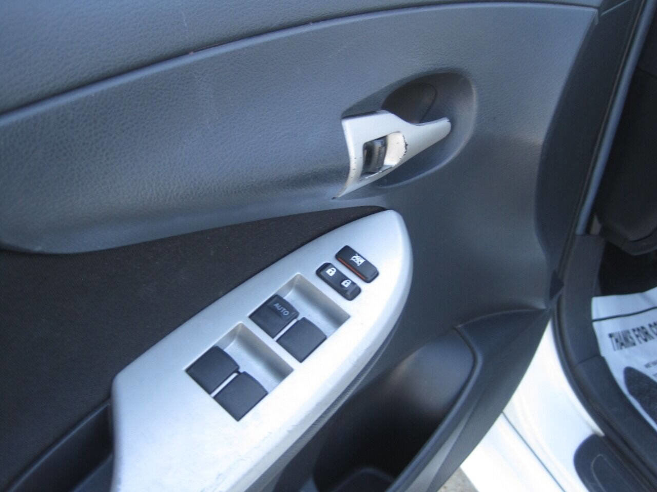 Used 2010 Toyota Corolla S image 23