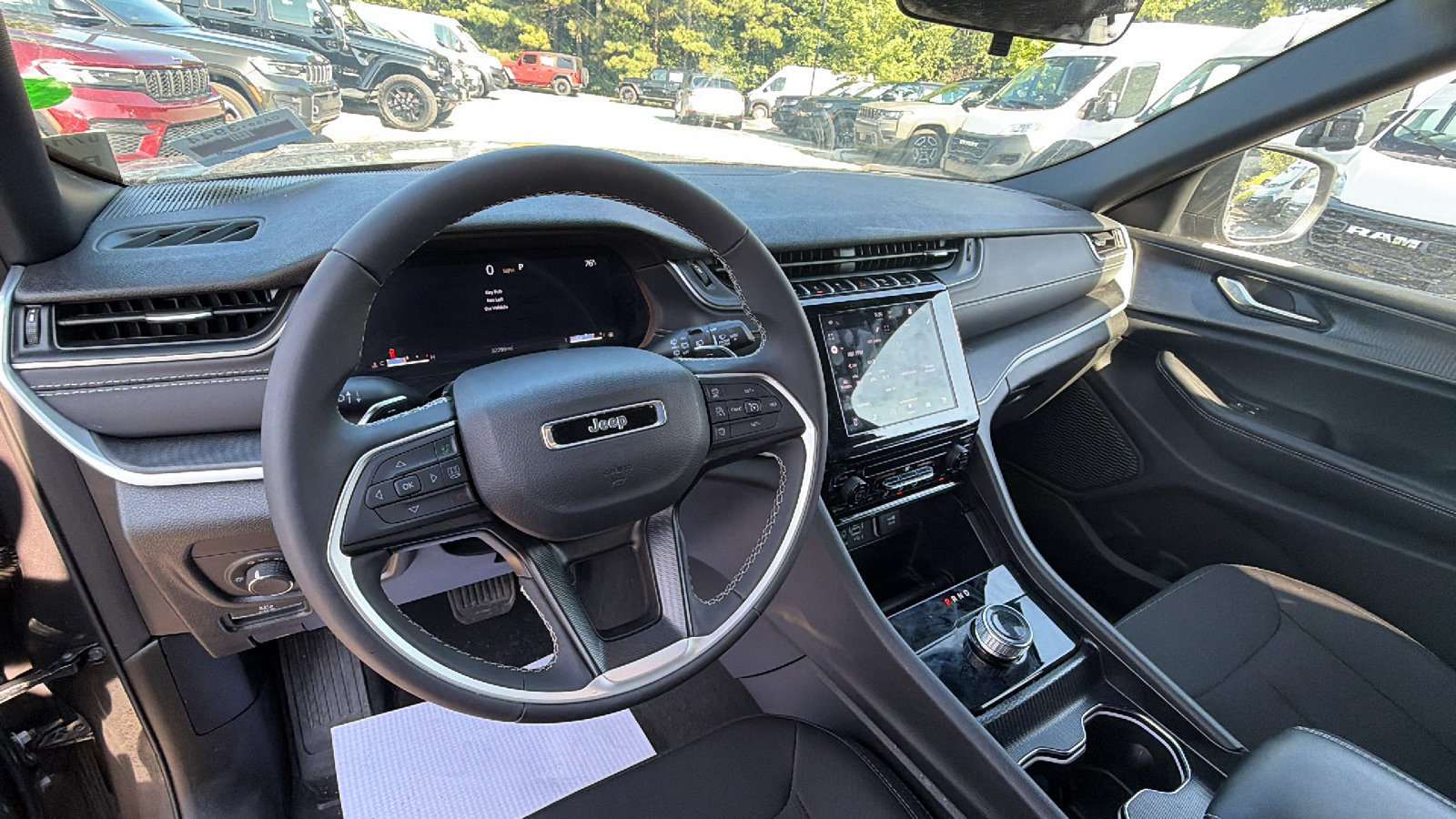 Used 2025 Jeep Grand Cherokee Laredo X RWD image 25