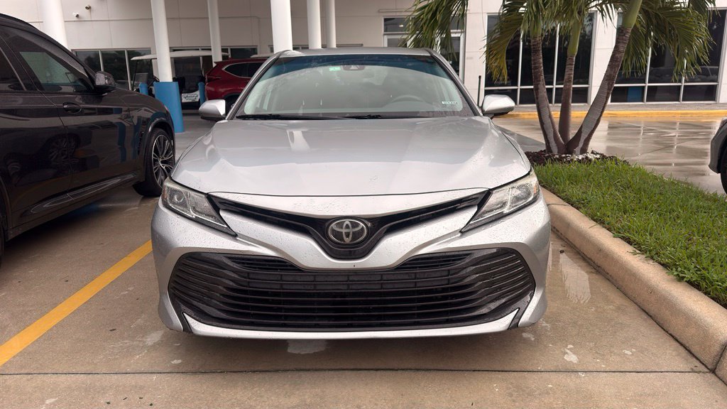 Used 2020 Toyota Camry LE FWD image 3