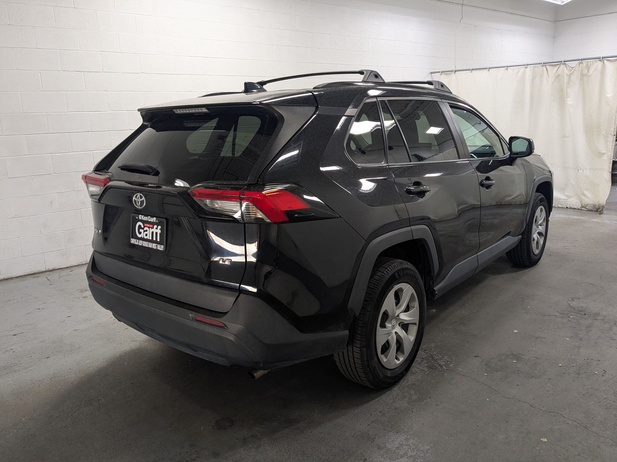 Used 2021 Toyota RAV4 LE FWD image 7