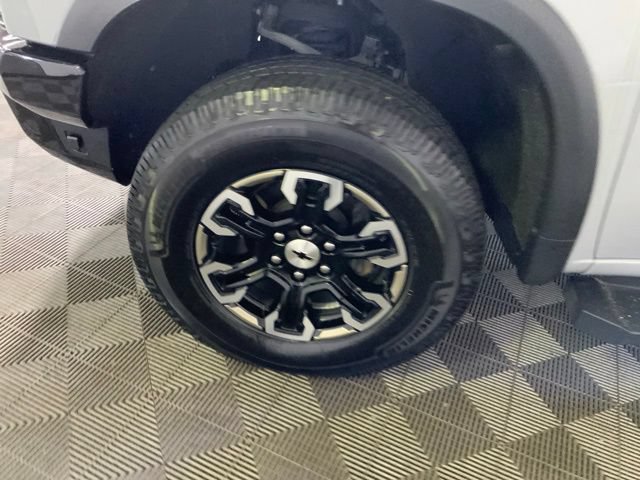 Used 2024 Chevrolet Silverado 1500 ZR2 w/ Technology Package AWD/4WD image 41