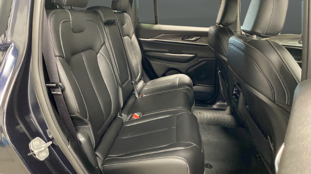 Used 2024 Jeep Grand Cherokee Limited w/ Black Appearance Package AWD/4WD image 26