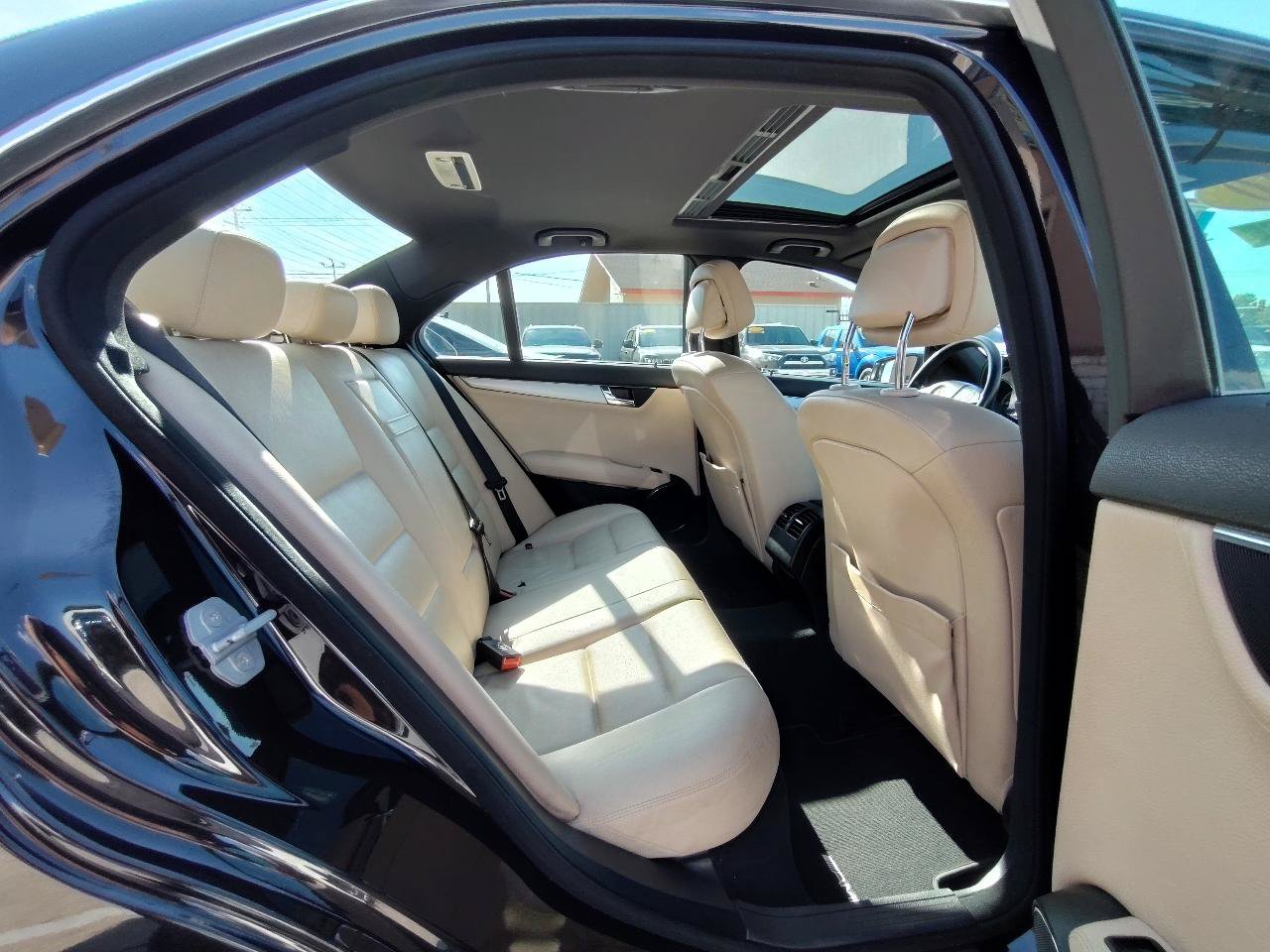 Used 2010 Mercedes-Benz C 300 Sedan image 29
