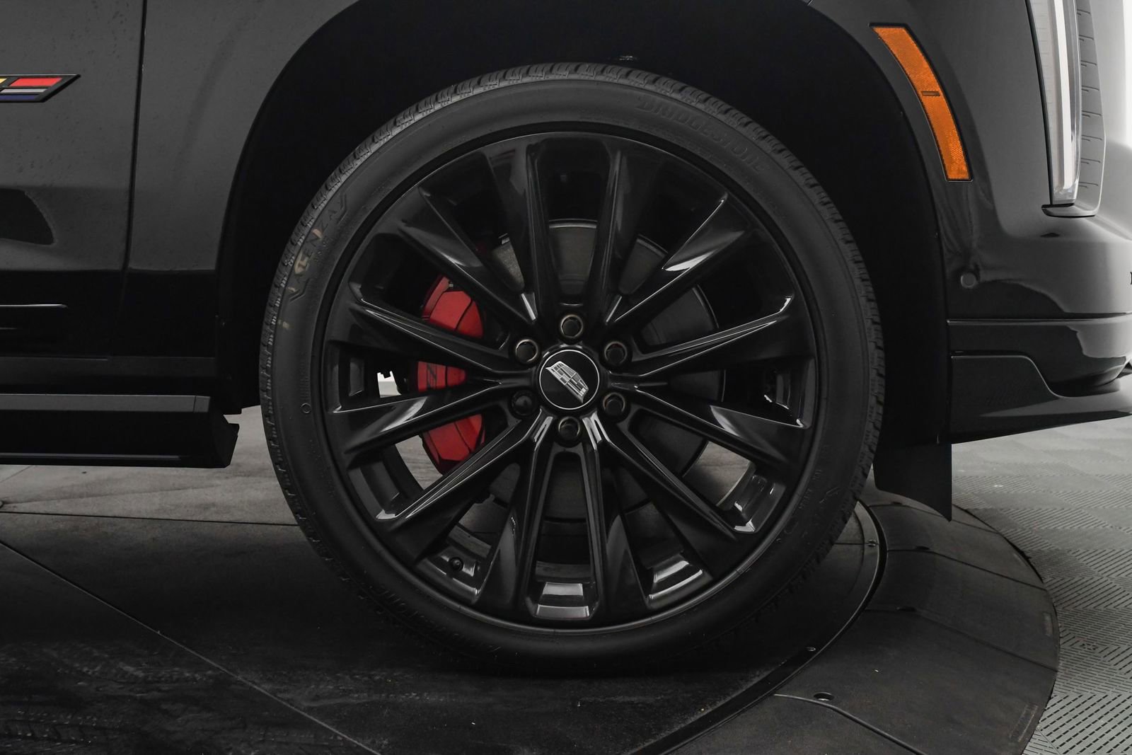 Used 2025 Cadillac Escalade V w/ LPO, ONYX Package image 36