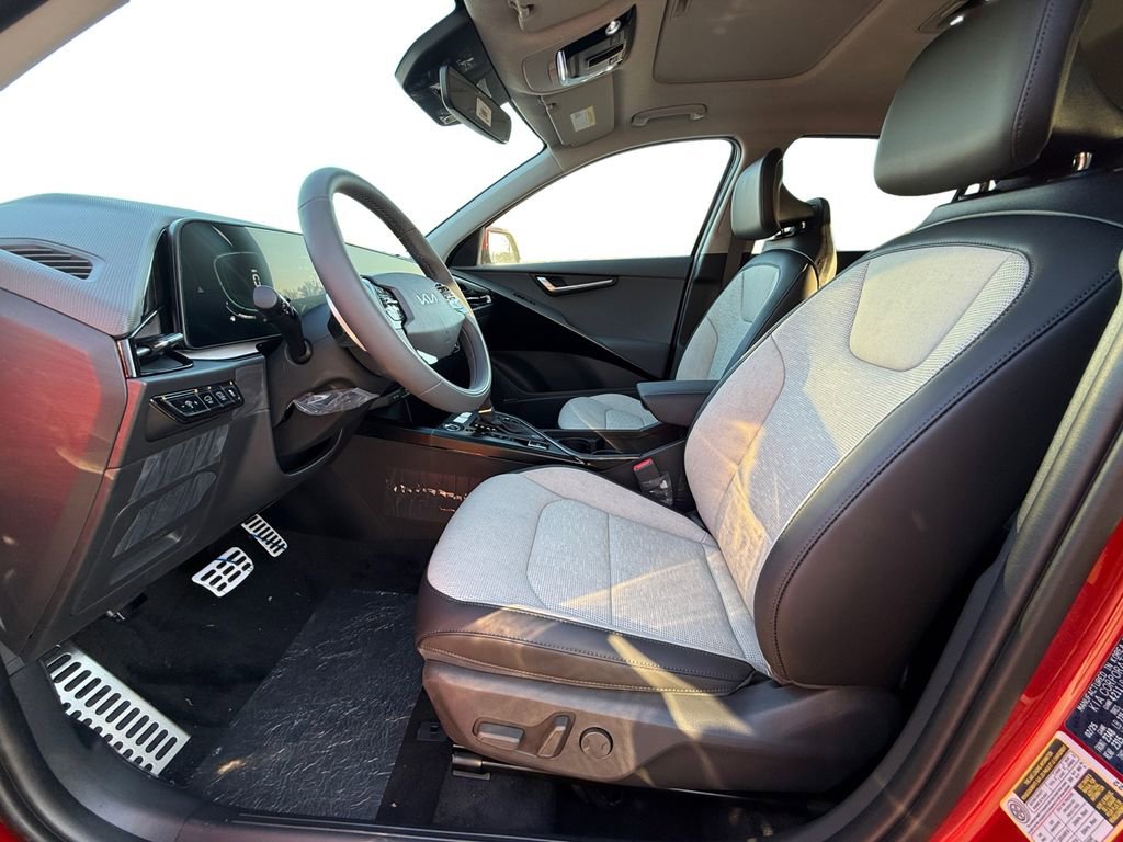New 2025 Kia Niro SX Touring image 9