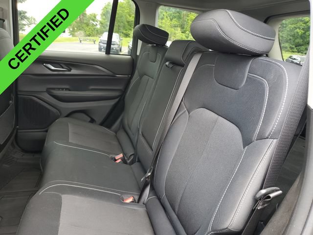 Used 2023 Jeep Grand Cherokee Laredo w/ Luxury Tech Group I AWD/4WD image 27