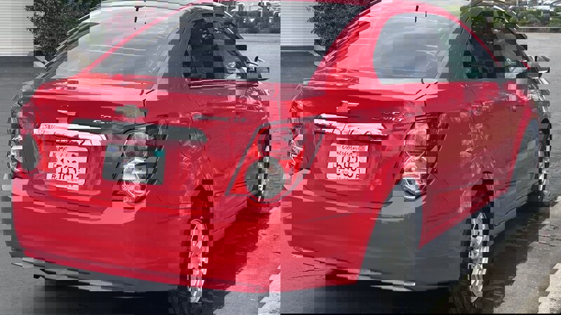 Used 2015 Chevrolet Sonic LT image 9