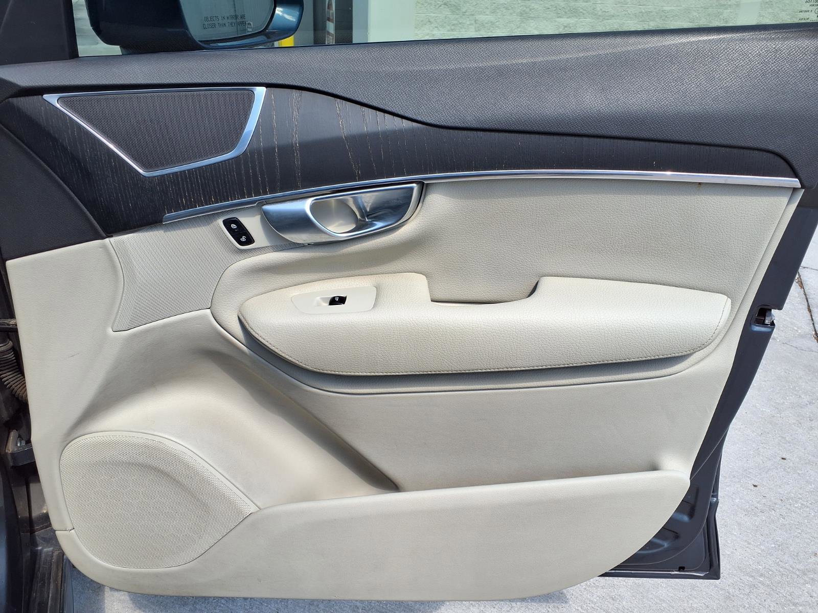 Used 2020 Volvo XC90 T5 Momentum w/ Protection Package Premier image 11