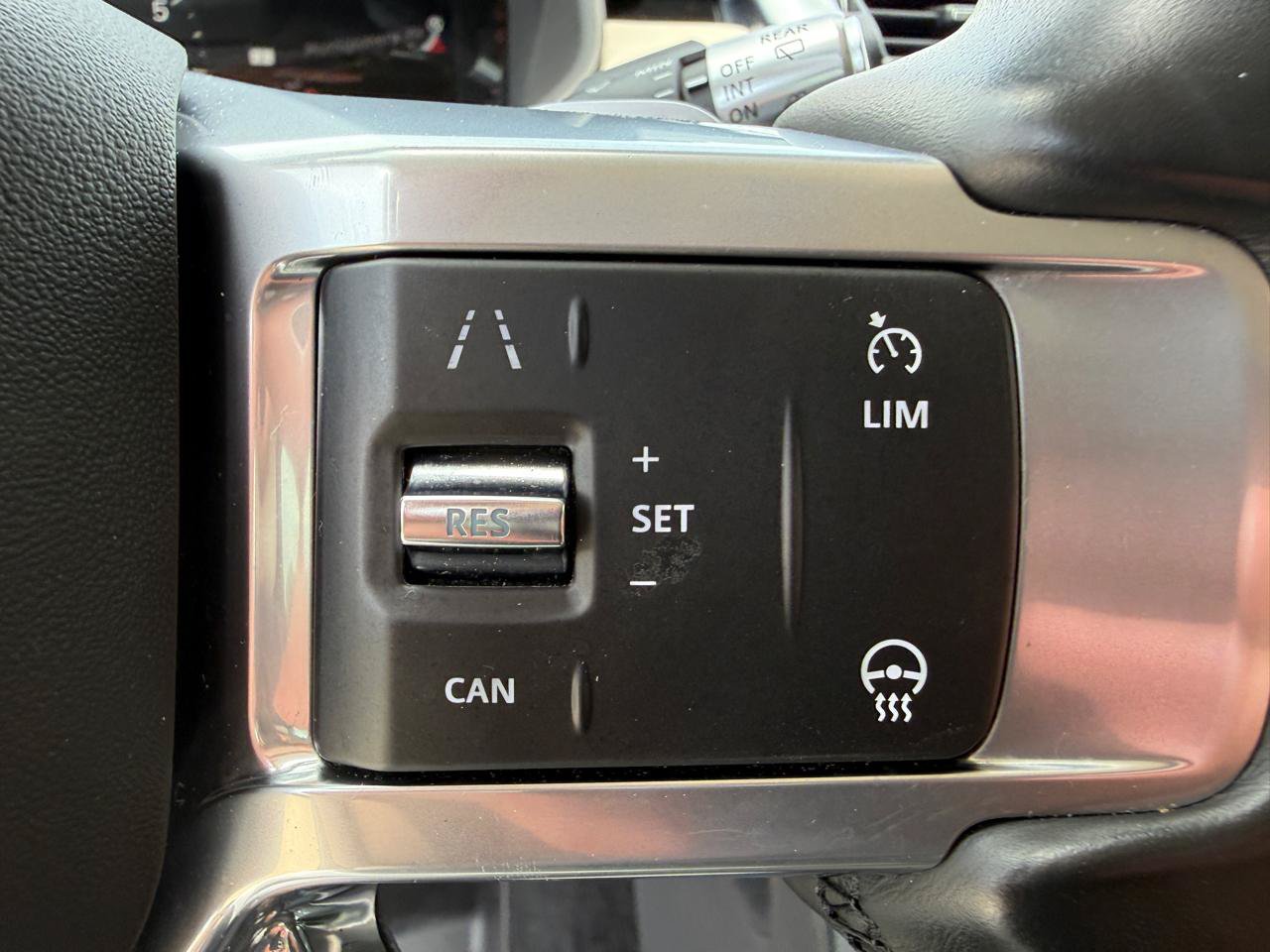 Used 2022 Land Rover Discovery S AWD/4WD image 21