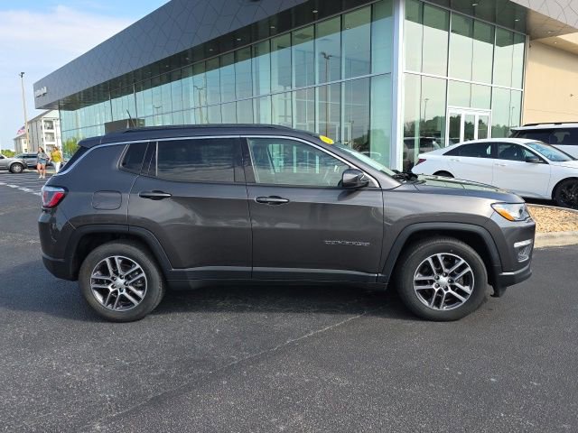 Used 2017 Jeep Compass Latitude w/ Popular Equipment Group FWD image 15