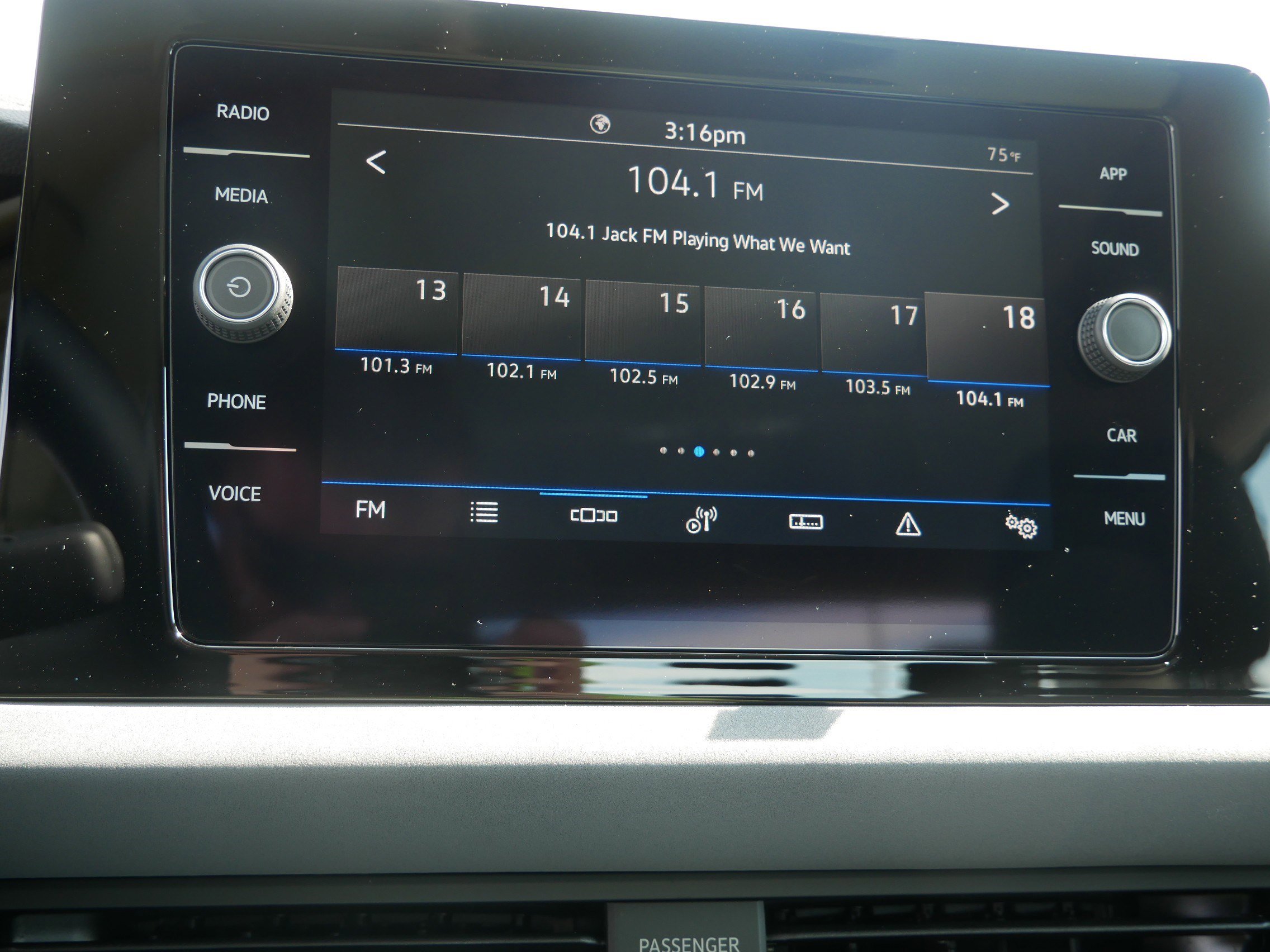 New 2025 Volkswagen Jetta SE image 8