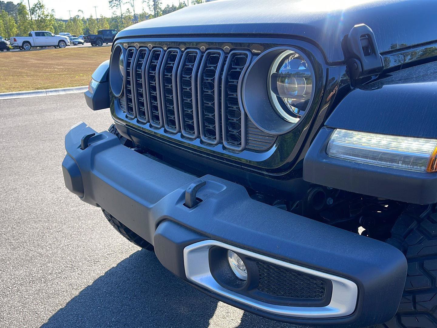 New 2026 Jeep Gladiator Sport AWD/4WD image 11