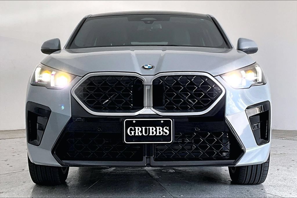 Used 2025 BMW X2 xDrive28i AWD/4WD image 3