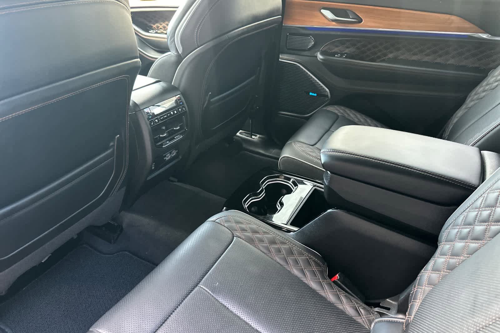 Used 2023 Jeep Grand Cherokee L Summit AWD/4WD image 3