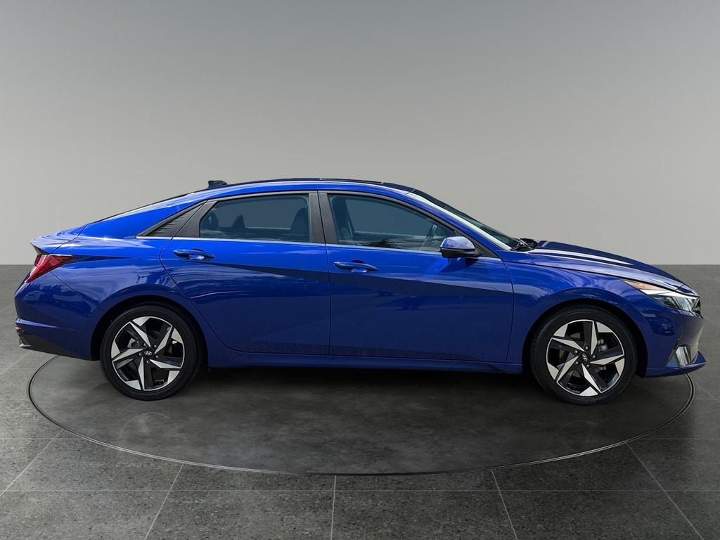 Used 2023 Hyundai Elantra Limited w/ Cargo Package FWD image 10