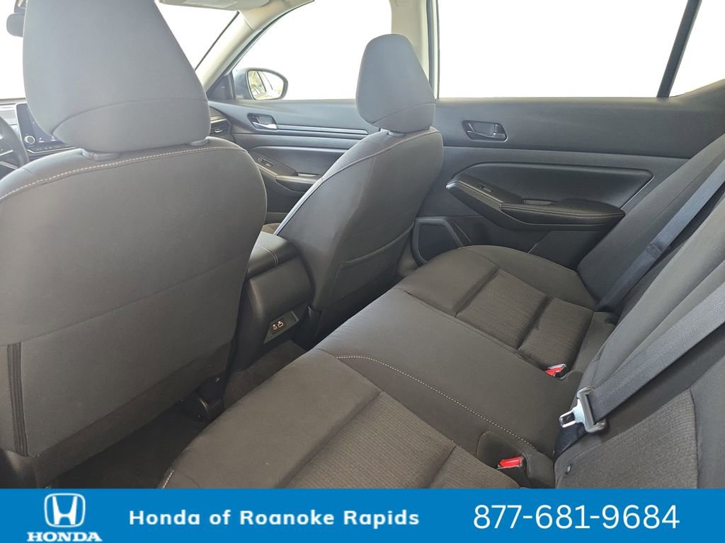 Used 2025 Nissan Altima 2.5 SV FWD image 18
