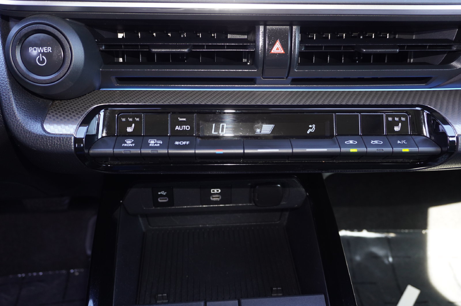 Certified 2024 Toyota Prius XLE FWD image 9